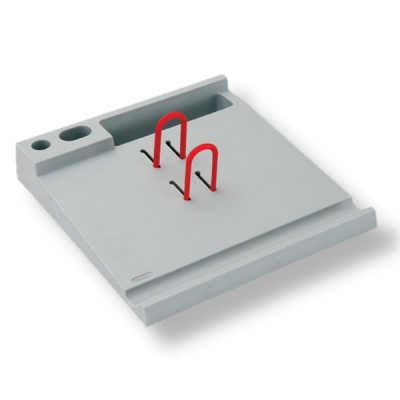 Подставка настольная для перекидного календаря СТАММ Серая, пластик., с отд. д/пиш. принадлеж.